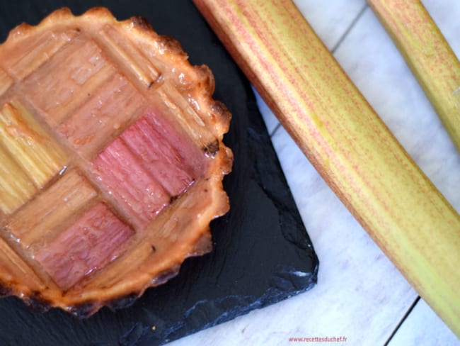 Tarte à la rhubarbe et à la crème d'amande