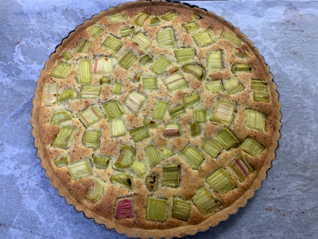 Tarte à la rhubarbe et poudre d'amandes