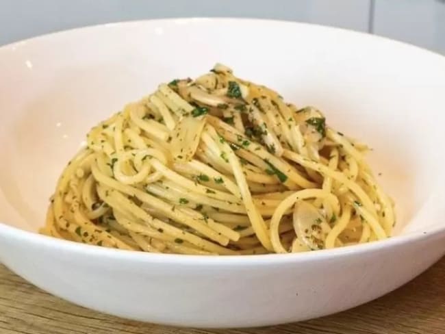 Spaghetti aglio e olio e peperoncino