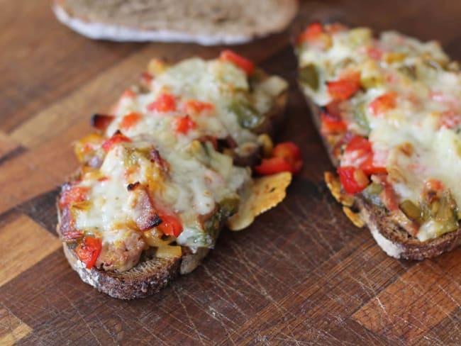 Bruschetta à la Basquaise, jambon de Bayonne et fromage de brebis