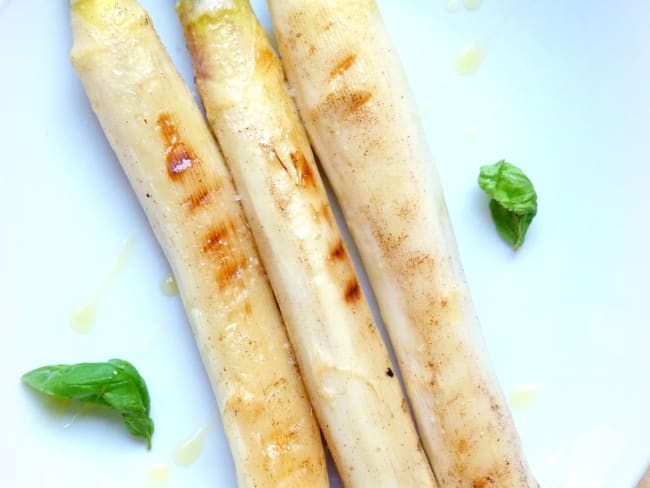 Asperges blanches grillées