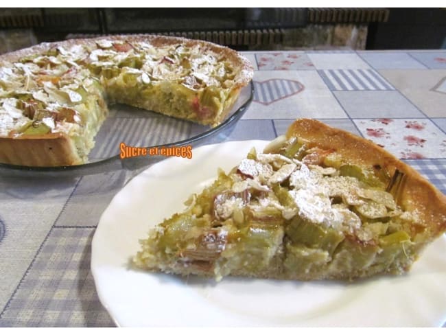 Tarte à la rhubarbe et à la crème d'amandes