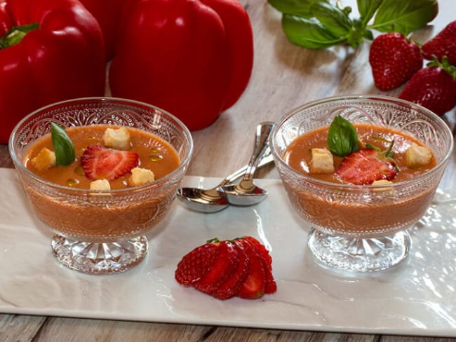 Gaspacho, fraises et poivrons