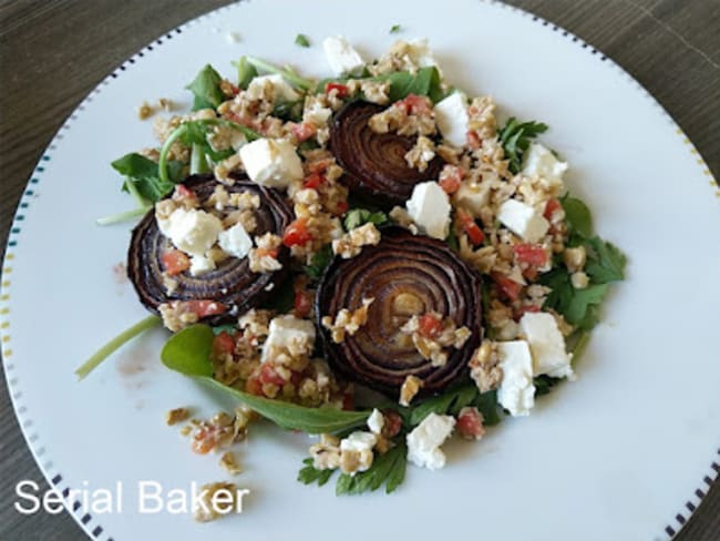 Oignons rouges rôtis et salsa aux noix d'après Ottolenghi