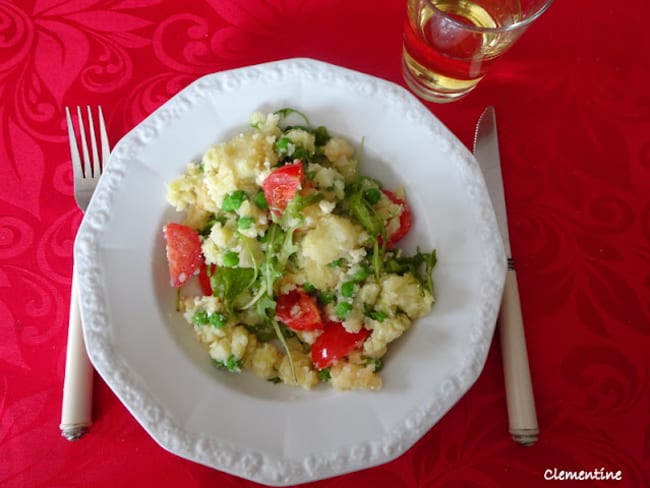 Ecrasé de pommes de terre, roquette, tomates et petits pois