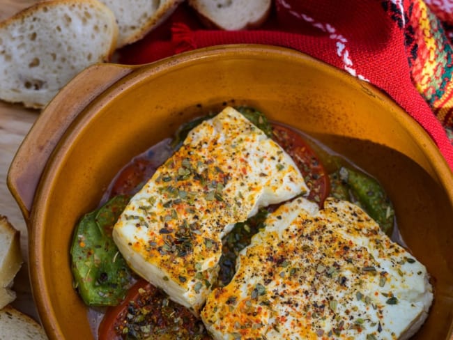 Le bouyiourdi, un dip de feta grillée comme en Grèce