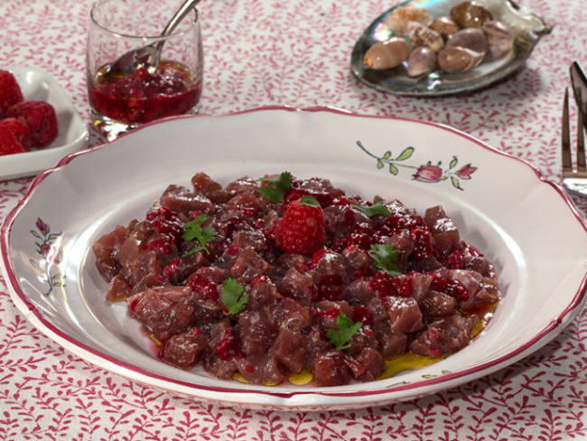 Tartare de thon, vinaigrette aux framboises