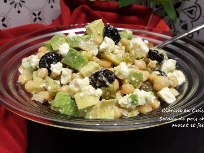 Salade végétarienne de pois chiches, avocat et feta