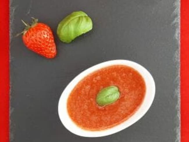 Soupe de fraise basilic