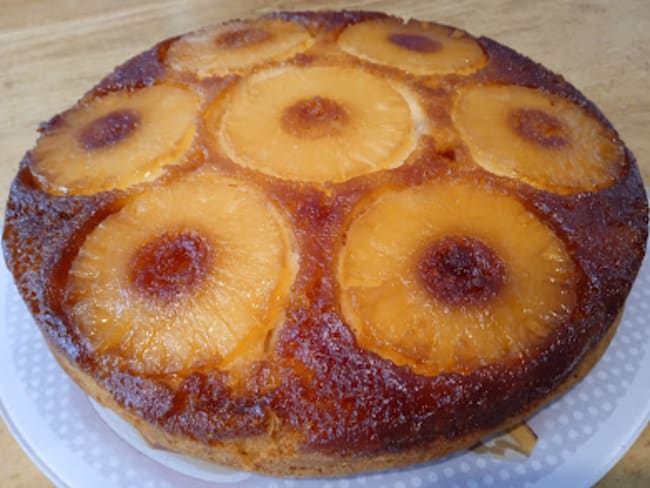 Le gâteau renversé à l'ananas