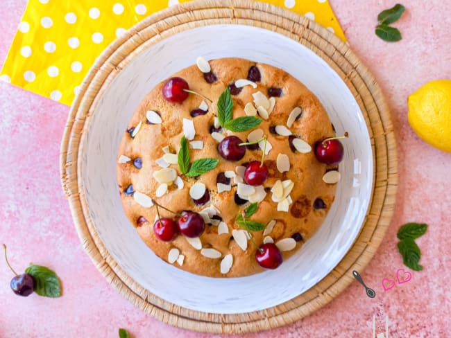 Gâteau aux cerises moelleux, simple et facile