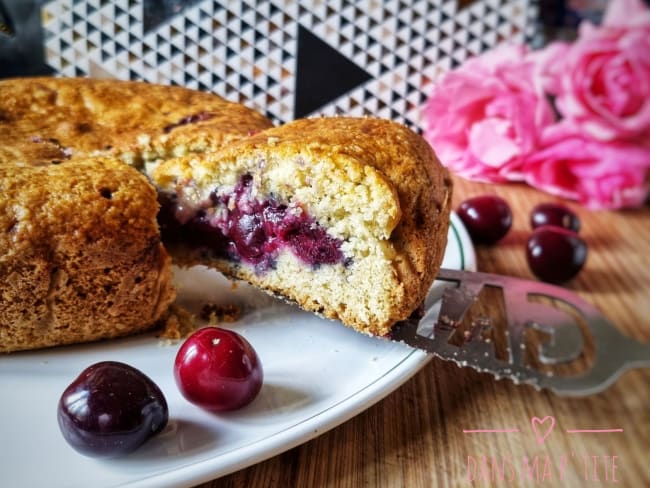 Gâteau basque aux cerises fraîches