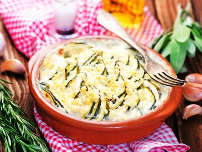 Gratin de riz avec courgettes et viande hachée