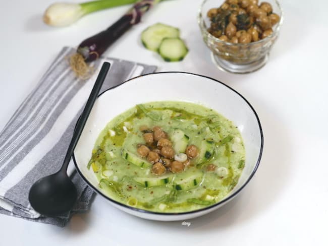 Soupe froide de concombres et pois chiches au cumin