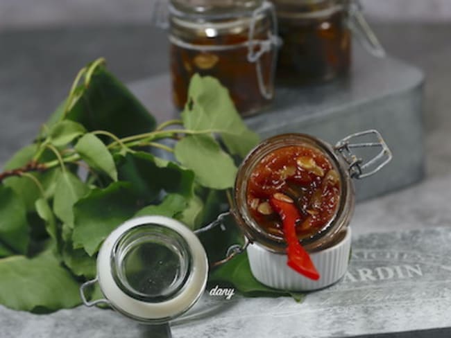 Confiture d'abricots aux amandes