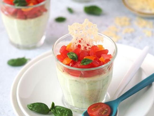 Panna cotta légère de courgettes, tomates et tuile de parmesan