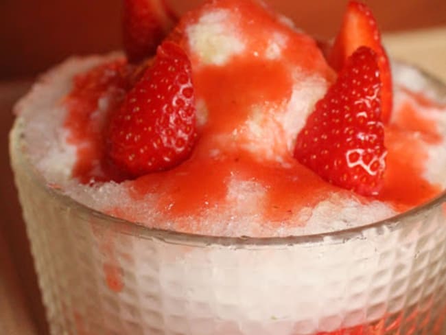 Glace râpée à la fraise et à l'orgeat