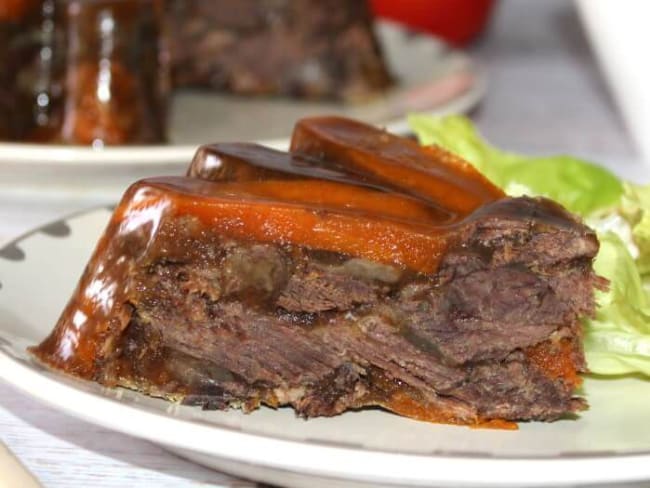 Terrine de joues de boeuf, carottes et poireau en gelée