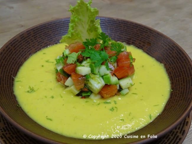 Velouté de tomates ananas au lait de coco et gingembre, tartare de courgette