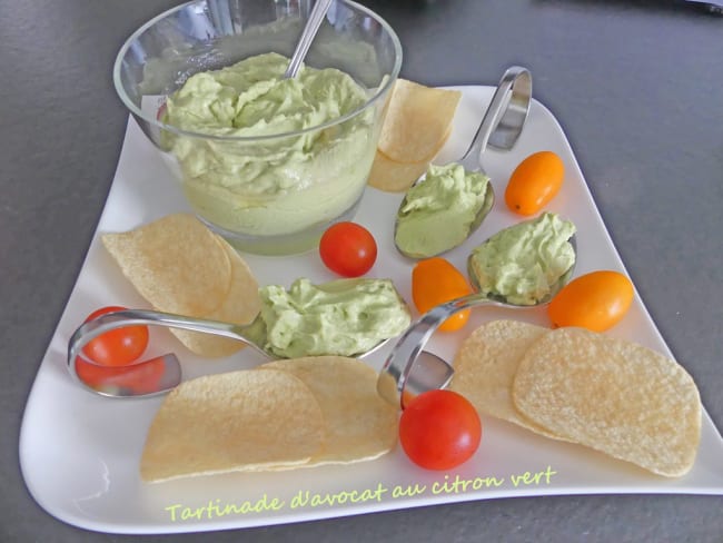 Tartinade d'avocat au citron vert et carrés frais