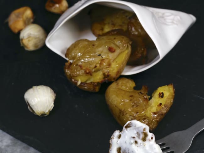 Pommes de terre tapées et crème fouettée aux herbes