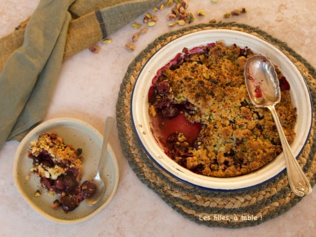 Crumble de cerises et pistaches