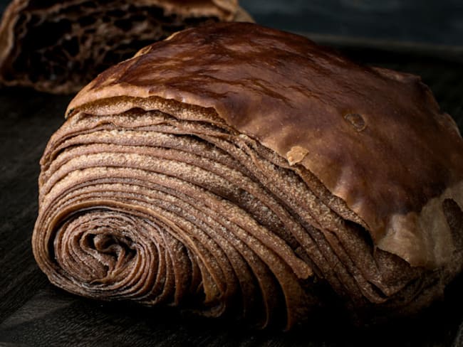 Le pain au chocolat tout cacao pour un petit déjeuner chocolaté