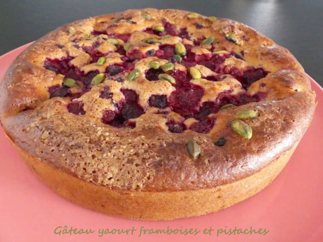 Gâteau yaourt framboises et pistaches