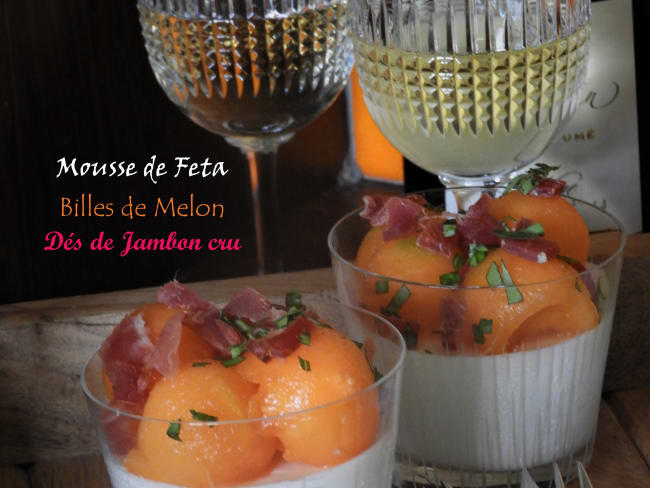 Mousse de feta, billes de melon et dés de jambon cru