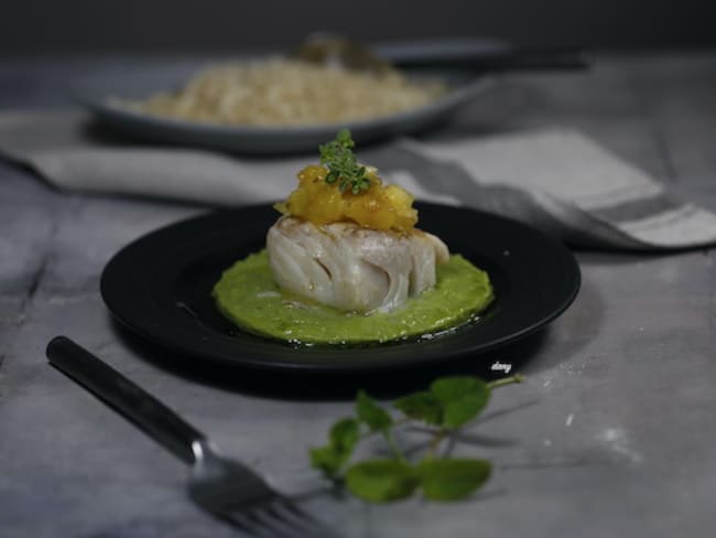 Cabillaud à la crème de petits pois et tartare de tomates ananas