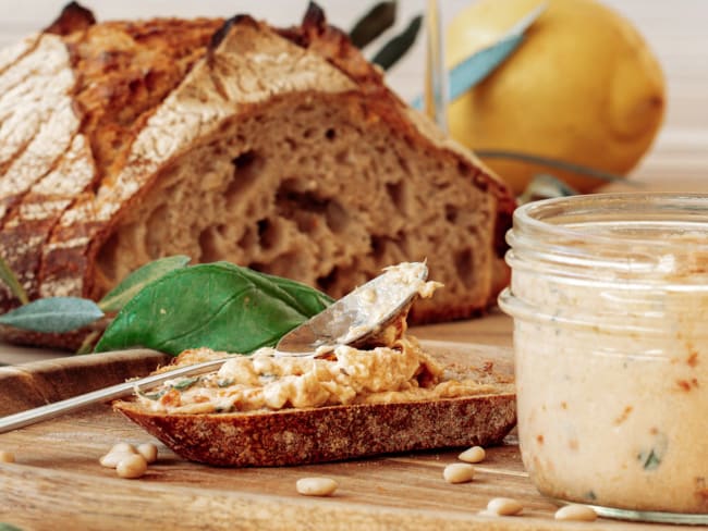 Mousse au thon légère à l'italienne, au basilic frais et tomates séchées