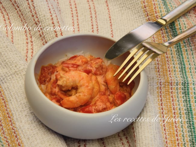 Colombo de crevettes au lait de coco, tomates et poivrons rouges