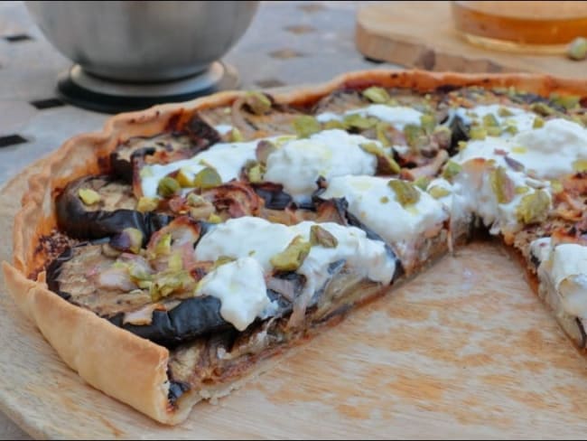 Tarte aubergines, pesto rosso et stracciatella