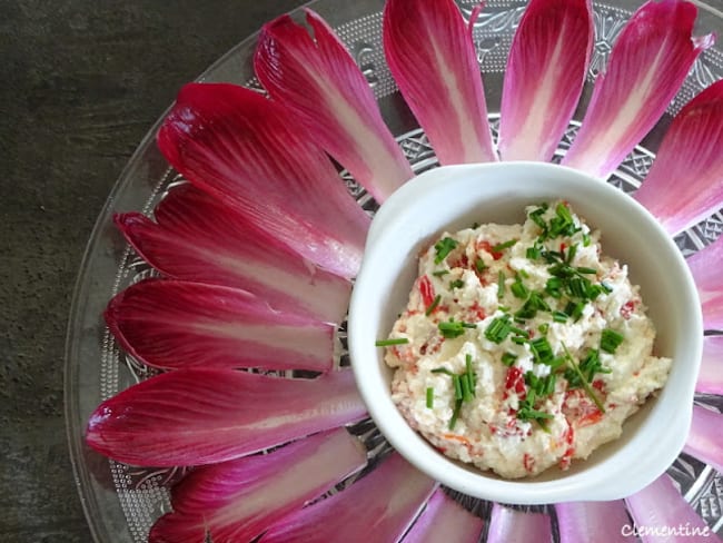 Dip d'endive au chèvre et poivron rouge