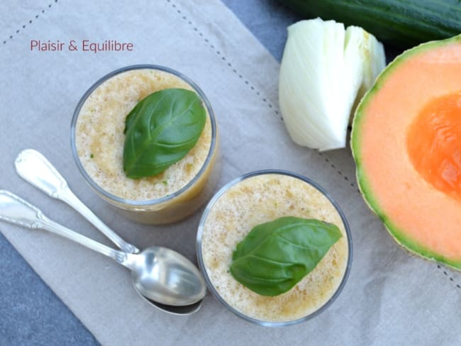 Soupe froide de melon, fenouil, concombre et basilic frais