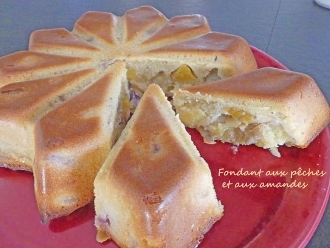 Fondant aux pêches et aux amandes