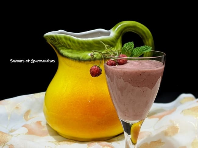 Smoothie aux fruits rouges