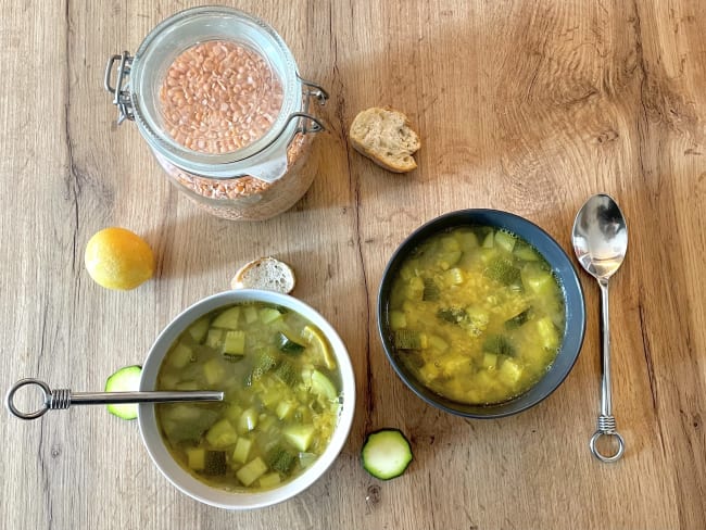 Soupe aux saveurs orientales de courgettes et lentilles corail