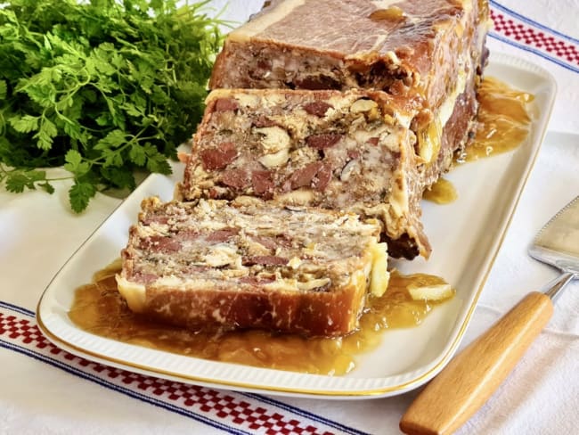 Terrine de pique-nique pour déjeuner sur l'herbe