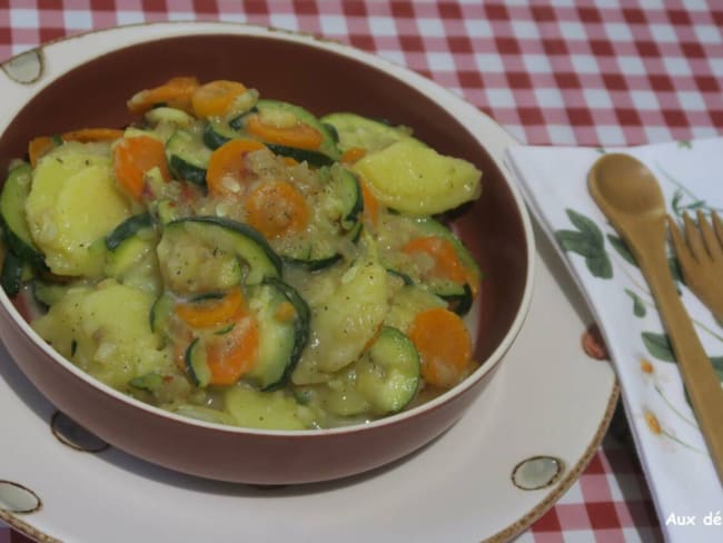 Poêlée de pommes de terre, carottes et courgette à  la cancoillotte