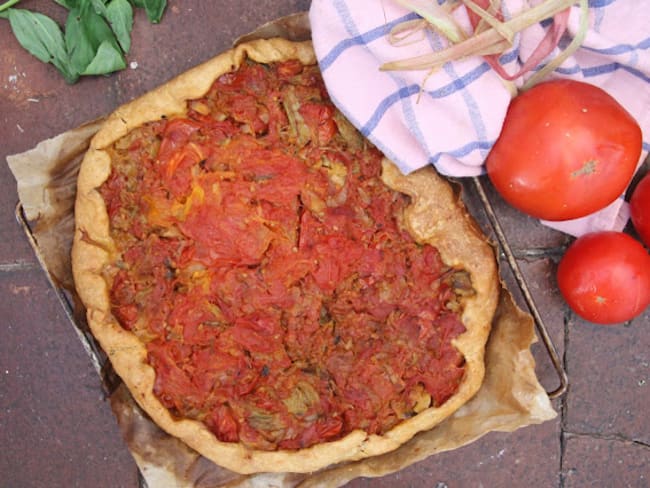 Tarte sucrée salée à la tomate et à la rhubarbe