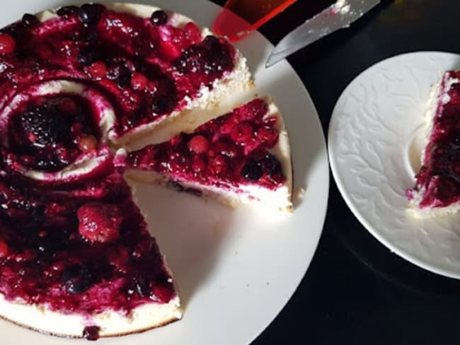 Gâteau au fromage blanc et coulis de fruits rouges low carb, sans gluten