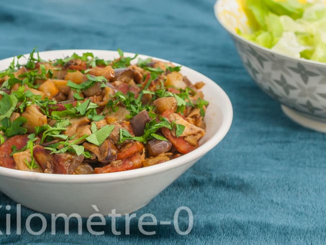 Poêlée d’aubergines aux cèpes et au chorizo servie en accompagnement