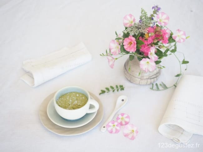 Sel au céleri fait maison au parfum puissant de la livèche