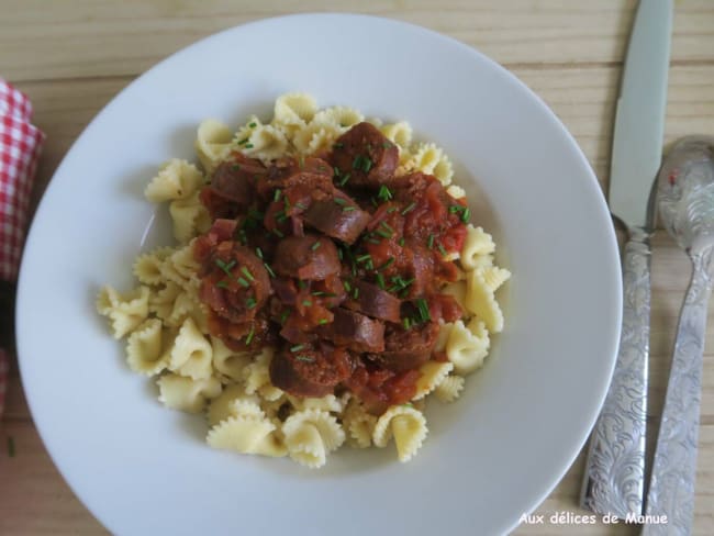 Pâtes aux merguez et sauce tomate à l'oignon : simple et délicieux