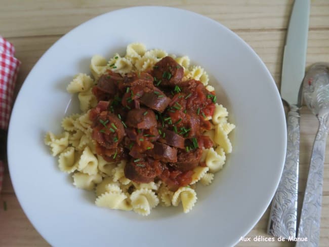 Pâtes aux merguez et sauce tomate à l'oignon