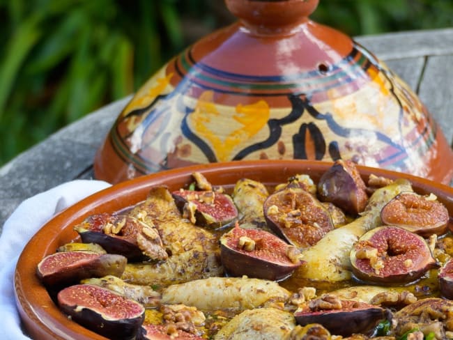 Tajine de poulet aux figues et noix