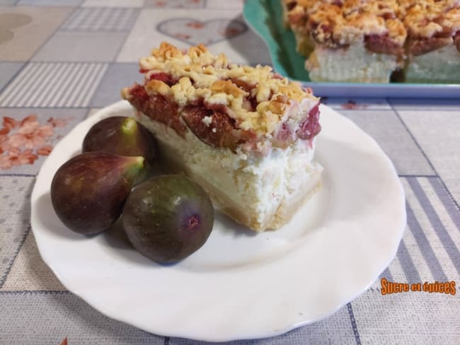 Gâteau aux figues, crème au yaourt