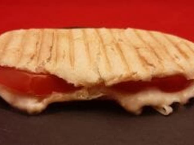 Panini tomate et fromage mozzarella