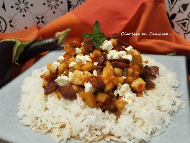 Poêlée de pois chiches aux aubergines, dés de poulet et chorizo